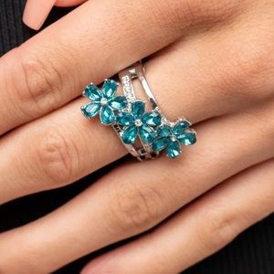 🌟3/$15 🆕Paparazzi: Posh Petals - Blue Ring
